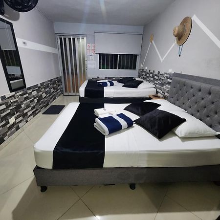 Hotel Medellin Calasanz Экстерьер фото