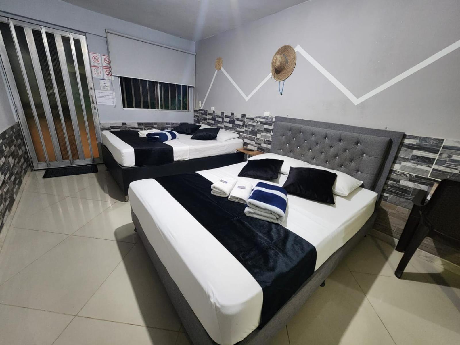 Hotel Medellin Calasanz Экстерьер фото